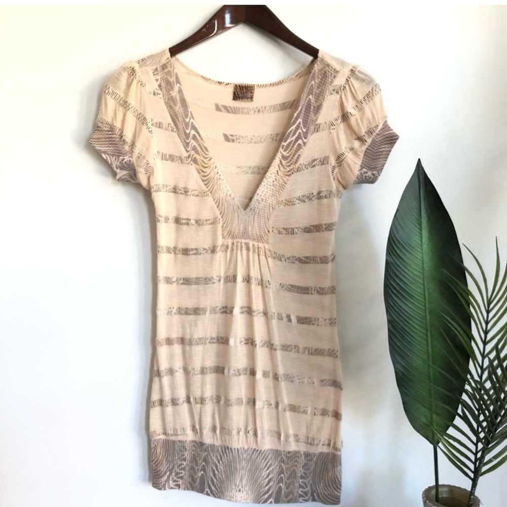 Daytrip Top Bundle: Flowy Black Sleeveless Top and Short Sleeve Top - Picture 7 of 11